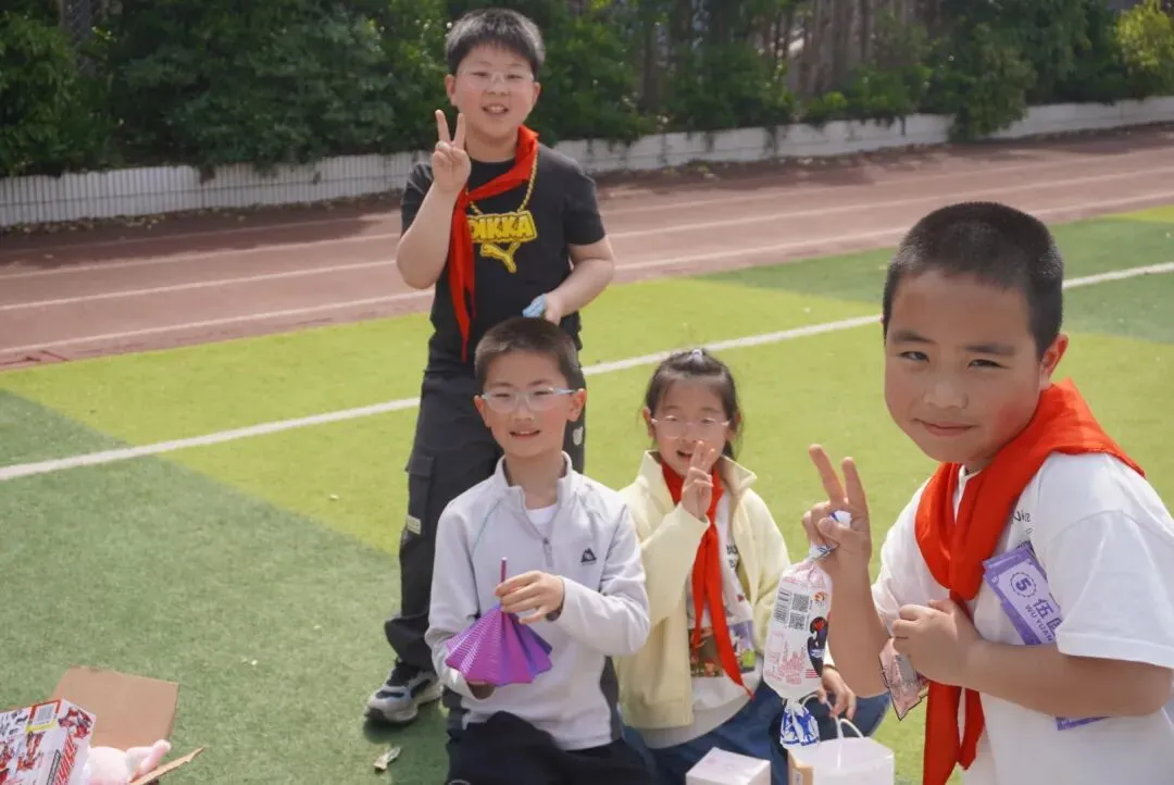 《小市场·大德育》 —我是MAN掌柜 ——华山小学三年级“跳蚤”火热开市!