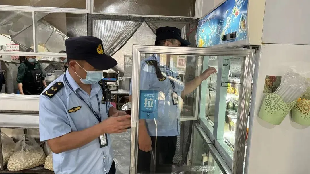 严管外卖“云厨房” 开远市市场监督管理局为网络餐食加上“安全锁”