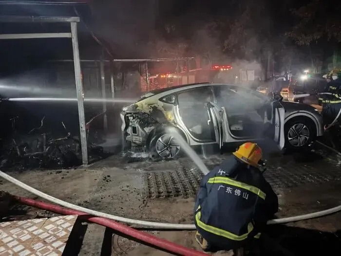 市场份额才0.37%的中国公司,竟研发出续航1000公里不起火的固态电池?网友:真没想到