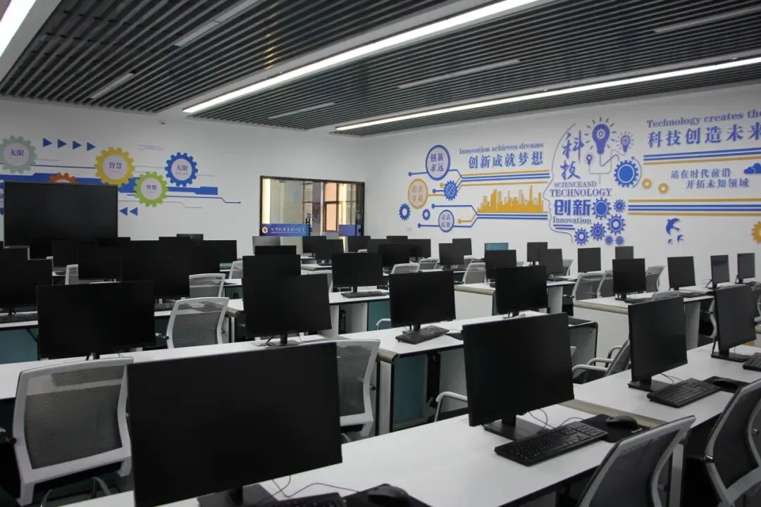 云南省曲靖应用技术学校计算机专业介绍