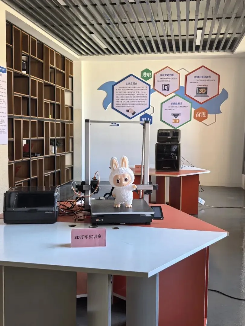 云南省曲靖应用技术学校计算机专业介绍