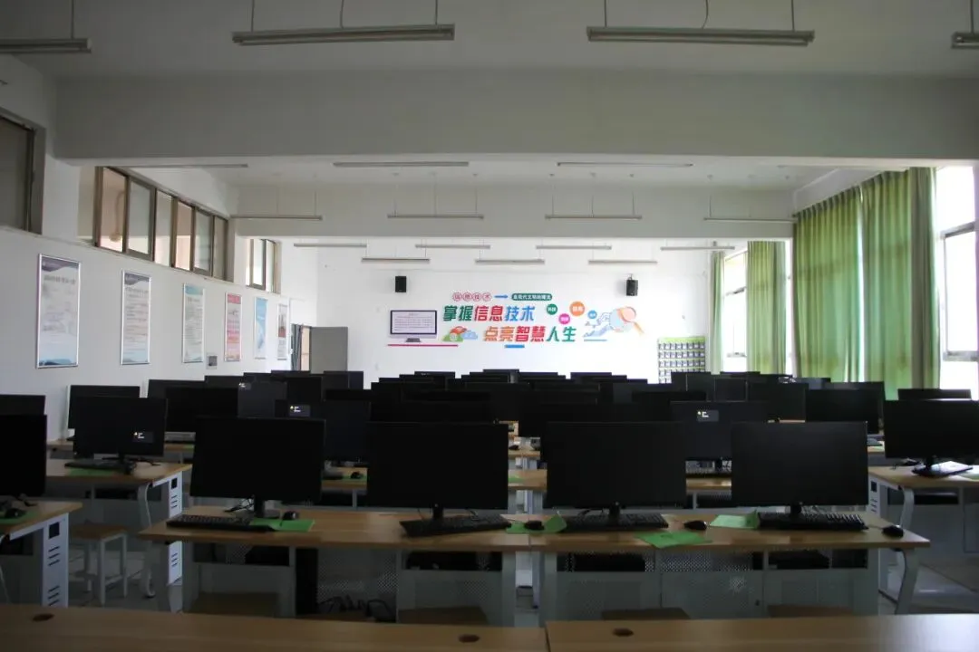 云南省曲靖应用技术学校计算机专业介绍