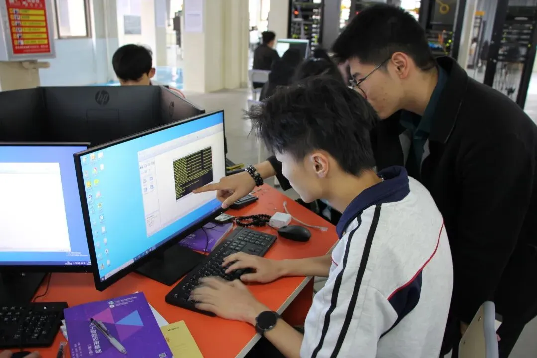 云南省曲靖应用技术学校计算机专业介绍