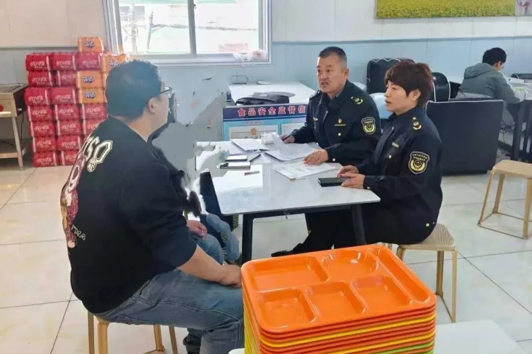 学院路市场监管所开展网络餐饮食品安全专项检查