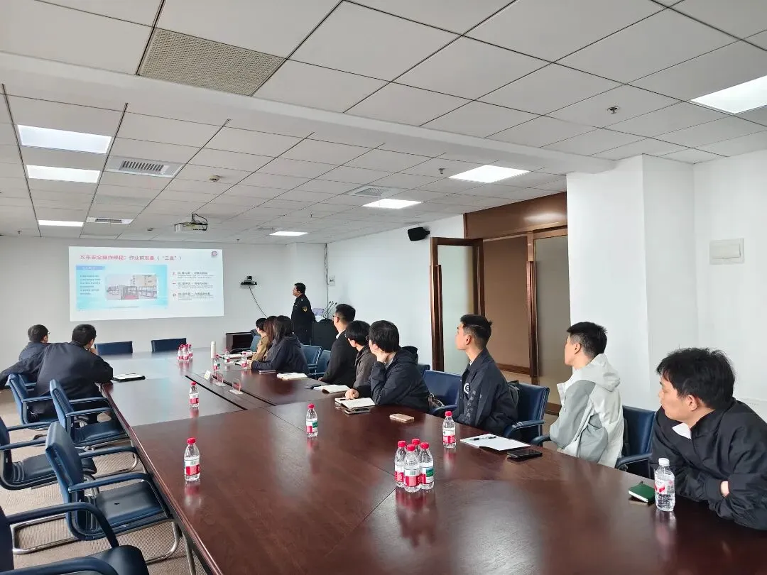 逐浪护市场,筑梦启新程——区局开展新录用执法类公务员入职培训