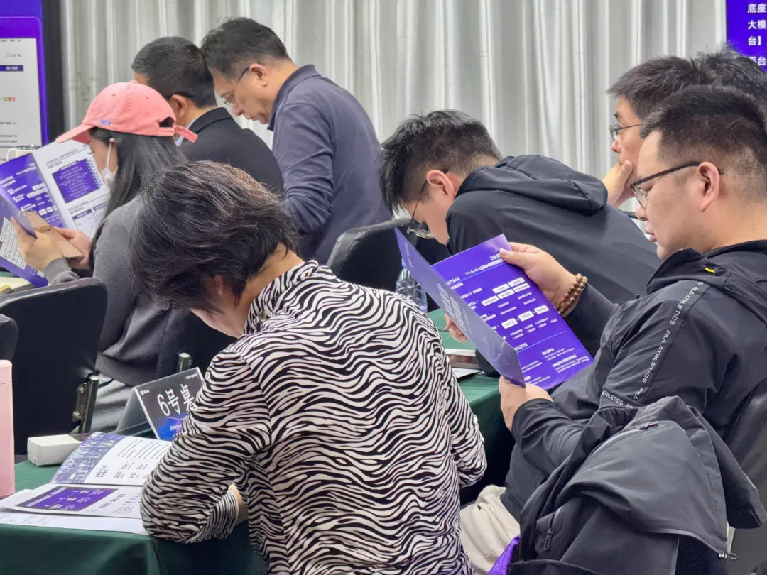 告别内耗!这场AI交流会,解决河南企业获客难、效率低、财税险三大痛点