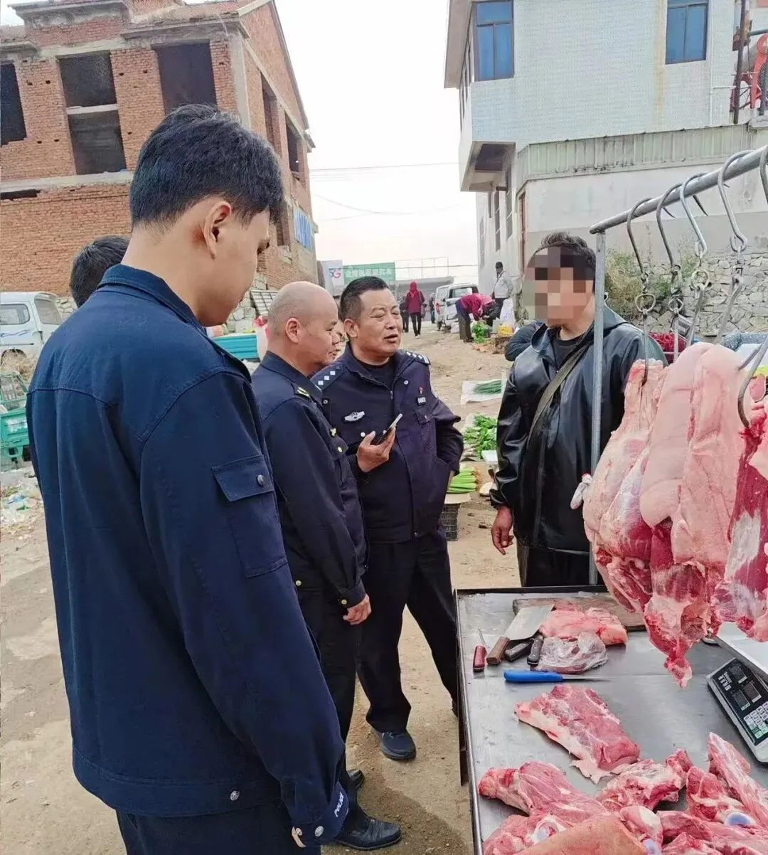 凌晨出击!市市场监管局联合市公安局严治肉及肉制品市场经营秩序