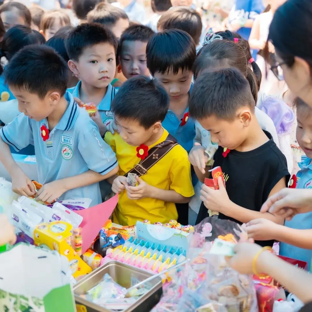 义卖献爱心!常平第四小学跳蚤市场热闹开市