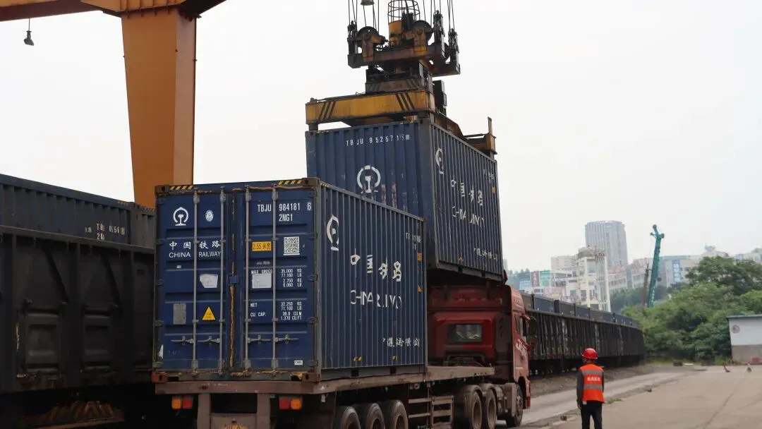 营销前沿|直达!万州—西宁氧化铝班列首发