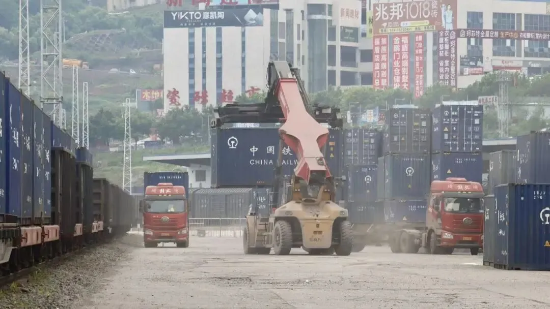 营销前沿|直达!万州—西宁氧化铝班列首发