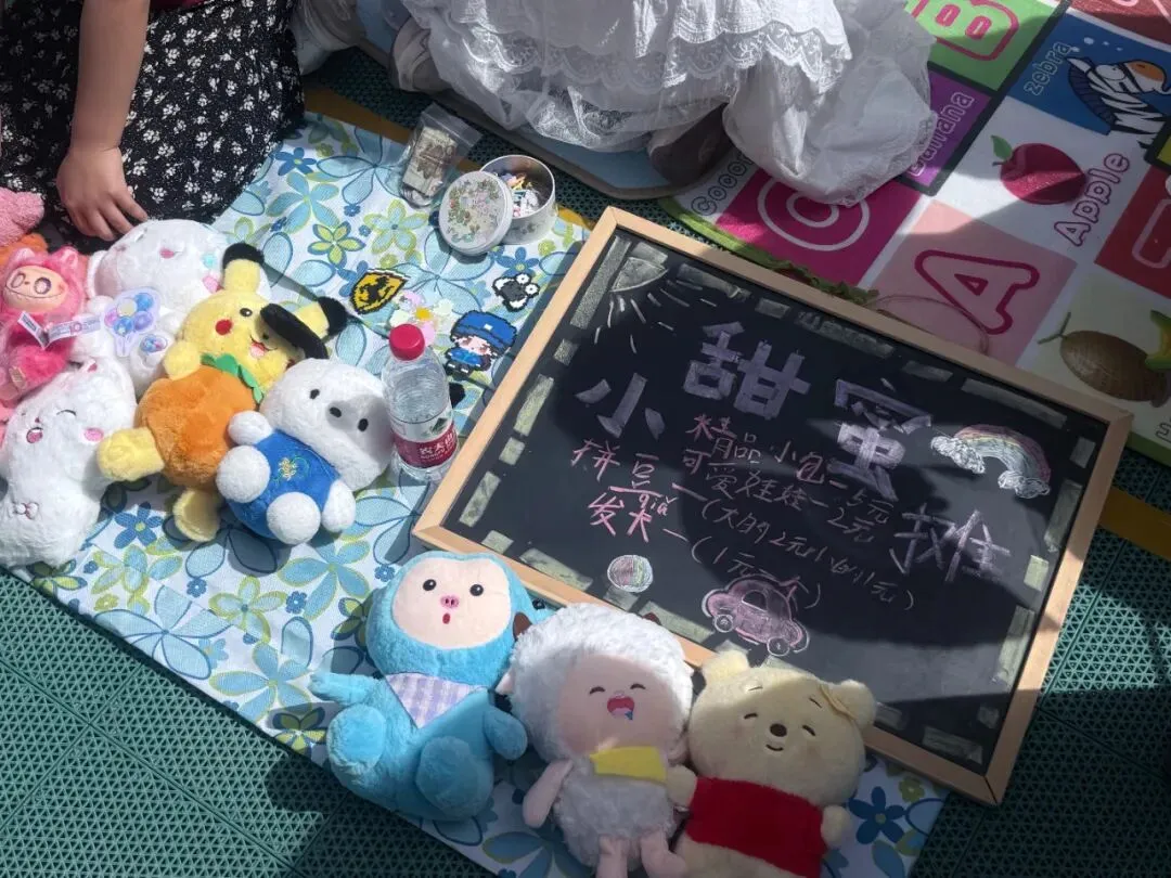 荥阳市菖蒲路小学第四届跳蚤市场热闹开市——“跳蚤小市场”里上好“成长大课堂”