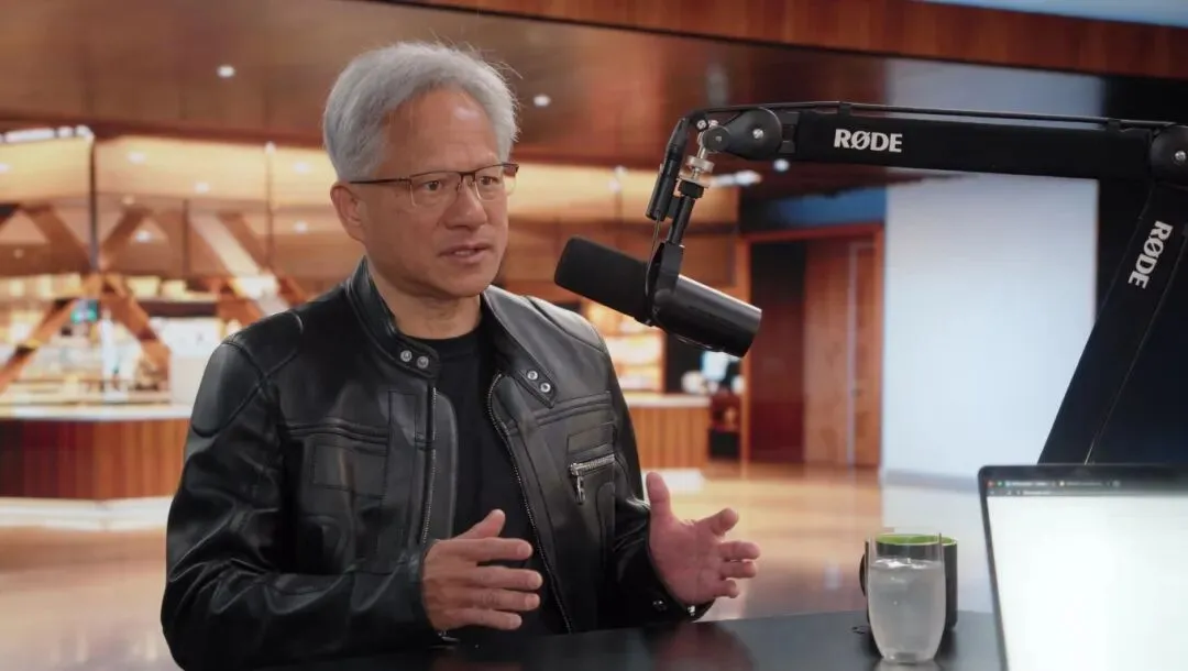 黄仁勋:不卖AI芯片给中国,是把市场拱手送给华为