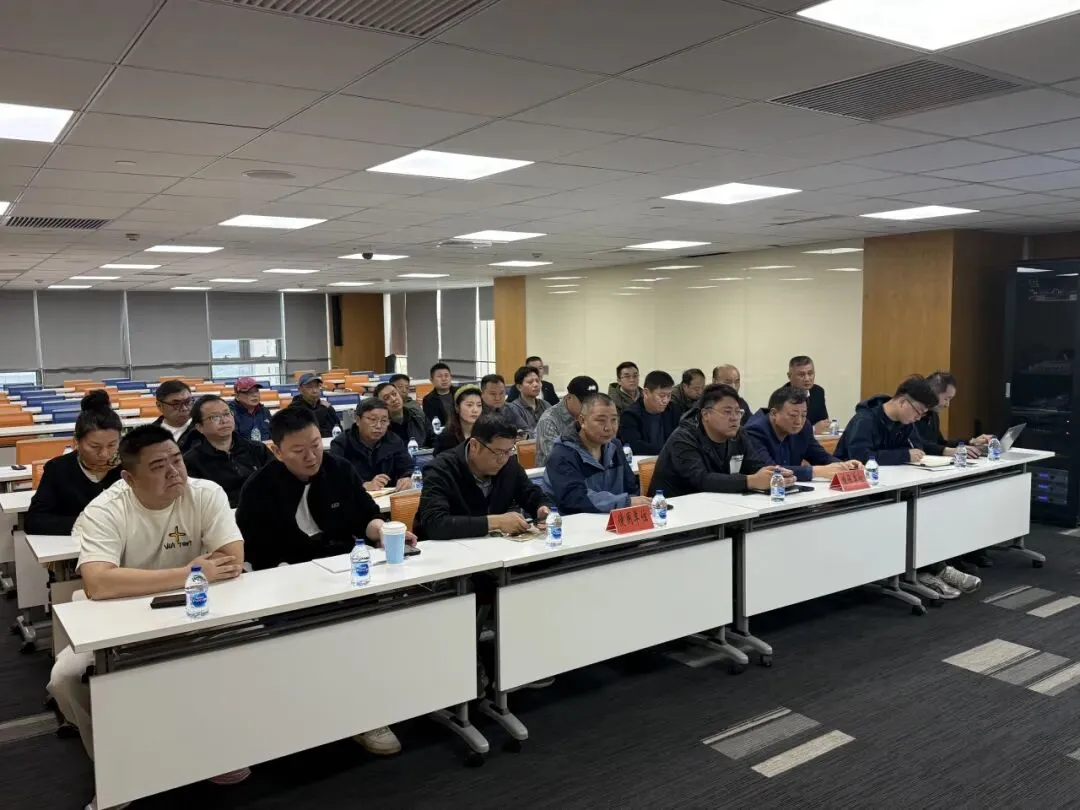 区市场局召开徐汇区2025年度电梯困人较多单位集中约谈会