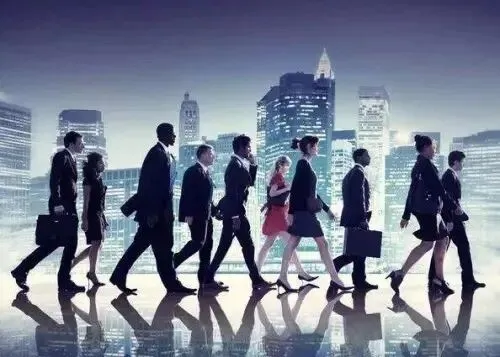 2026就业市场真相:一边挤破头,一边招不到人,普通人该如何破局?