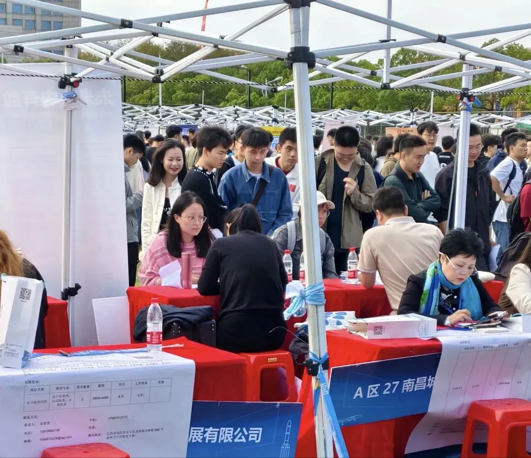 2026就业市场真相:一边挤破头,一边招不到人,普通人该如何破局?