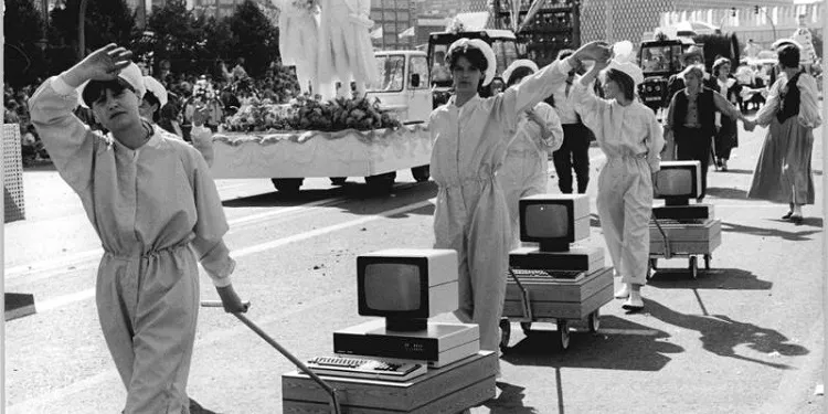 为什么工业技术强大的苏联,没有开启个人电脑革命? | 返朴