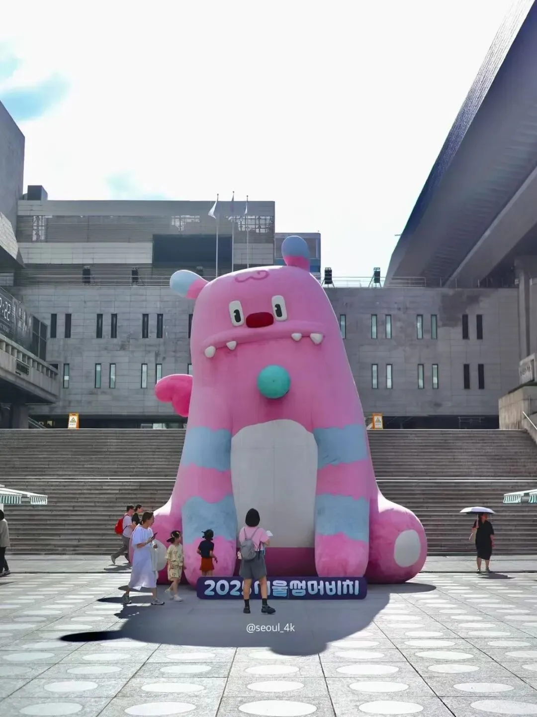 【品牌雕塑美陈】美陈雕塑市场规模破500亿:中小企业的机会在哪里?& 十五款城市潮流IP美陈装置