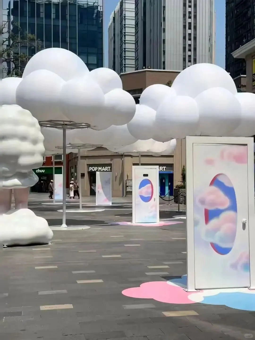 【品牌雕塑美陈】美陈雕塑市场规模破500亿:中小企业的机会在哪里?& 十五款城市潮流IP美陈装置