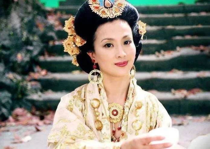 刘亦菲一边享受国内市场红利,一边不愿放弃美国国籍,所谓文化认同终究抵不过现实利益