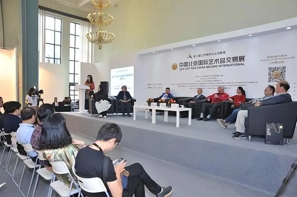 未来是民藏的天下,中国民间收藏市场正迎来了“黄金时代”.老藏家,保好你的收藏!