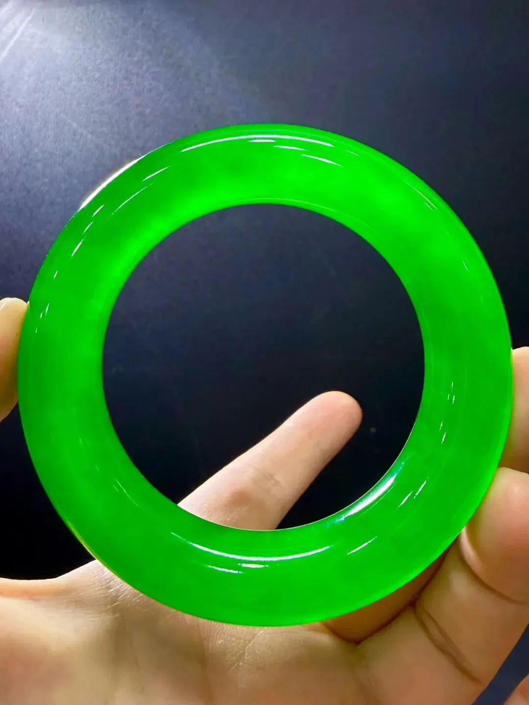 未来是民藏的天下,中国民间收藏市场正迎来了“黄金时代”.老藏家,保好你的收藏!