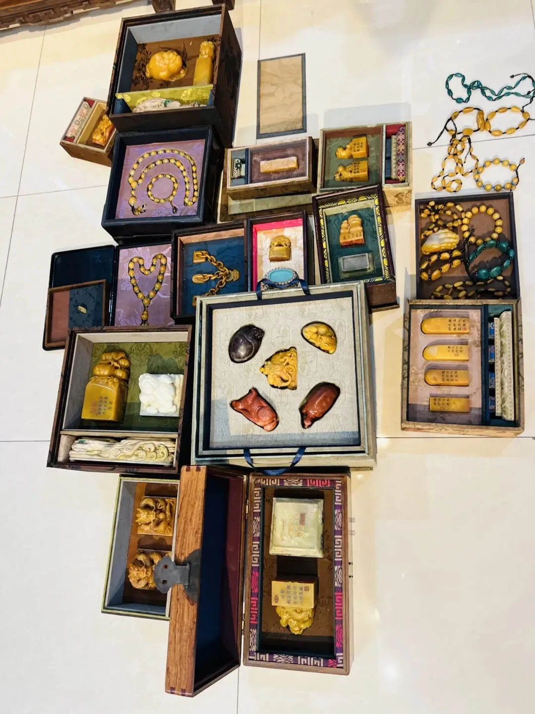 未来是民藏的天下,中国民间收藏市场正迎来了“黄金时代”.老藏家,保好你的收藏!