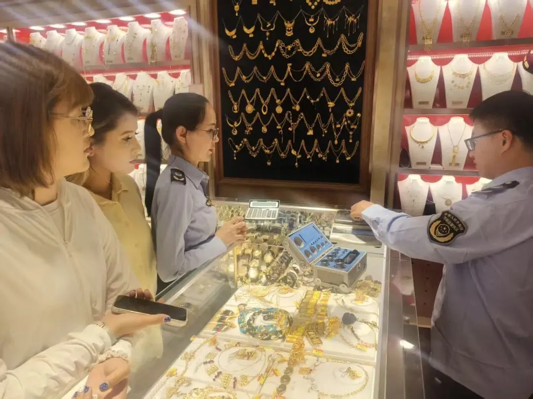 沙雅县市场监管局开展黄金珠宝店计量器具专项检查