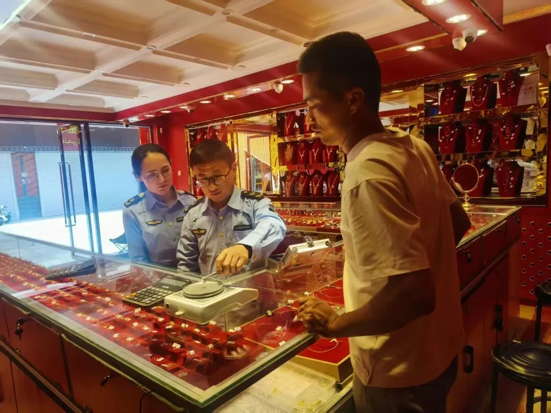 沙雅县市场监管局开展黄金珠宝店计量器具专项检查