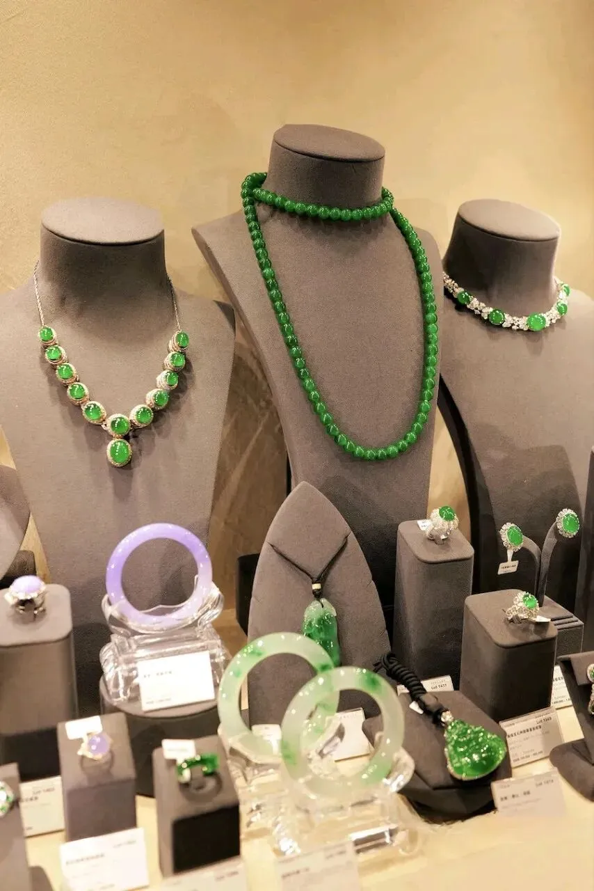 冰火两重天!市场疯狂撕裂:普品死、高货疯,2026香港将引爆民藏变现终极狂潮!赤裸裸的现实!香港民藏变现将掀起资本血拼!