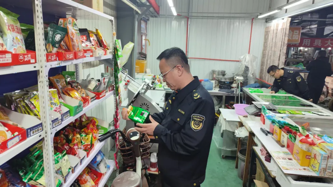 县市场监管局开展农贸市场及周边食品安全集中大排查