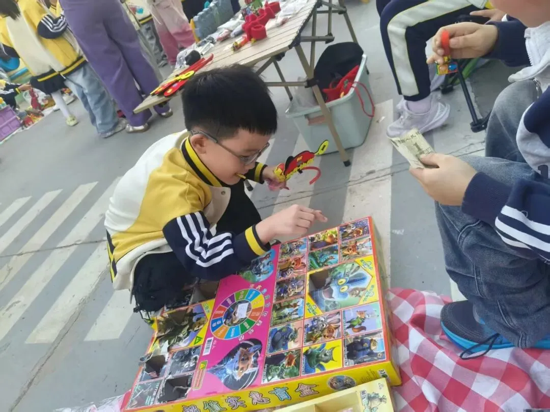 【班级风采】萌娃“趣”当家,跳蚤市场乐翻天–盐山县直幼儿园大一班主题活动大富翁之旅完结篇(三)