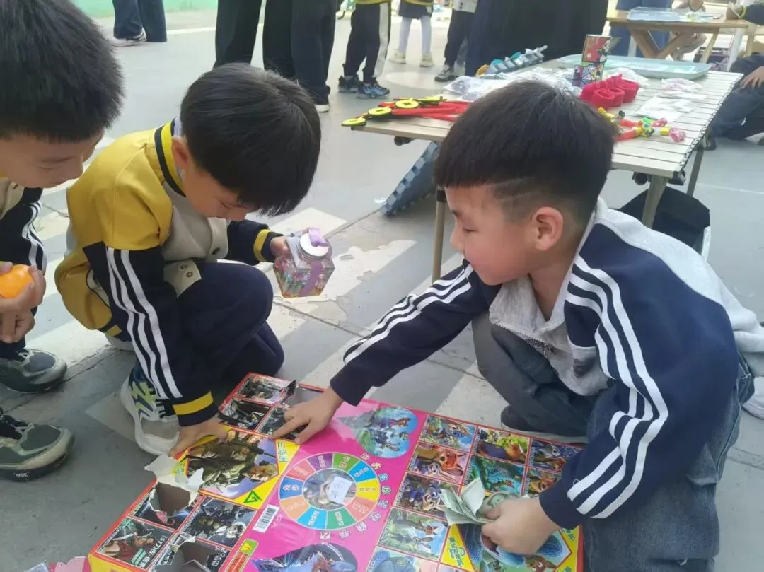 【班级风采】萌娃“趣”当家,跳蚤市场乐翻天–盐山县直幼儿园大一班主题活动大富翁之旅完结篇(三)