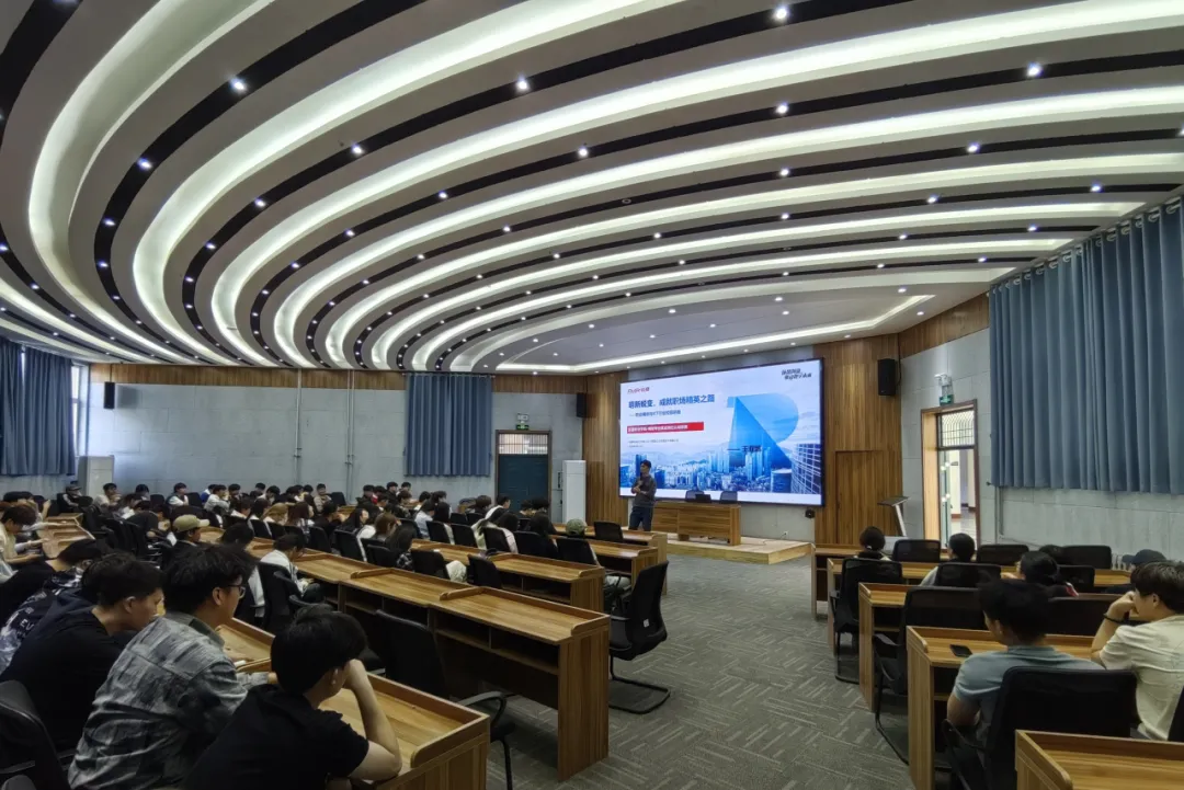 计算机网络技术专业举办职业发展规划宣讲会