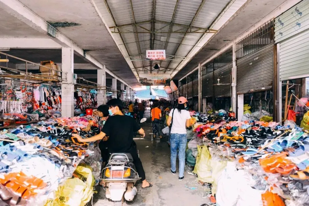 小镇上的塘缀市场