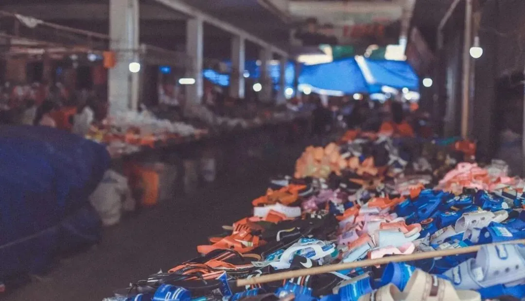 小镇上的塘缀市场