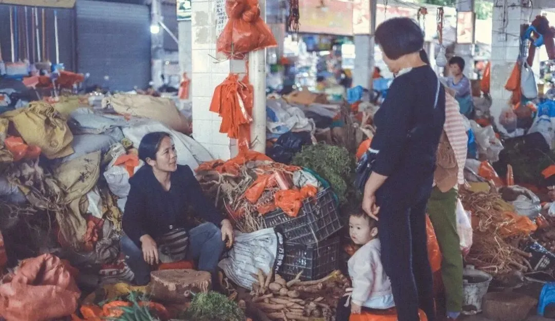 小镇上的塘缀市场
