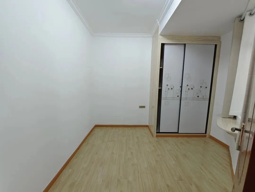 出售】双水市场监督管理局对面步梯这4楼,120.36㎡三室两厅两卫复式楼,精装修关门卖,证件齐全可按揭,随时看房