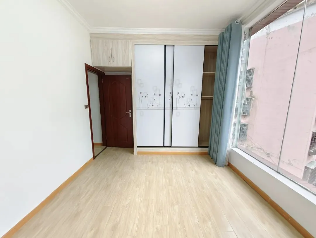 出售】双水市场监督管理局对面步梯这4楼,120.36㎡三室两厅两卫复式楼,精装修关门卖,证件齐全可按揭,随时看房