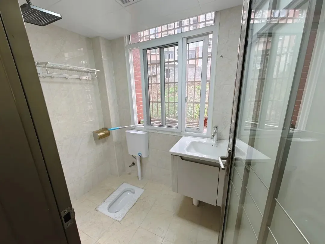 出售】双水市场监督管理局对面步梯这4楼,120.36㎡三室两厅两卫复式楼,精装修关门卖,证件齐全可按揭,随时看房