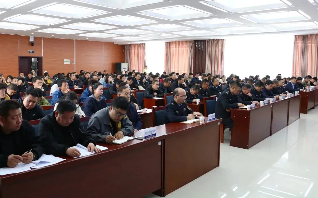 临夏州市场监管局召开全州电梯检验检测维护保养使用单位集体约谈会