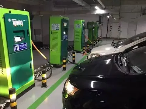 雷军直播15小时,却被友商称为＂营销大师＂?真相曝光:这是阴谋诡计!