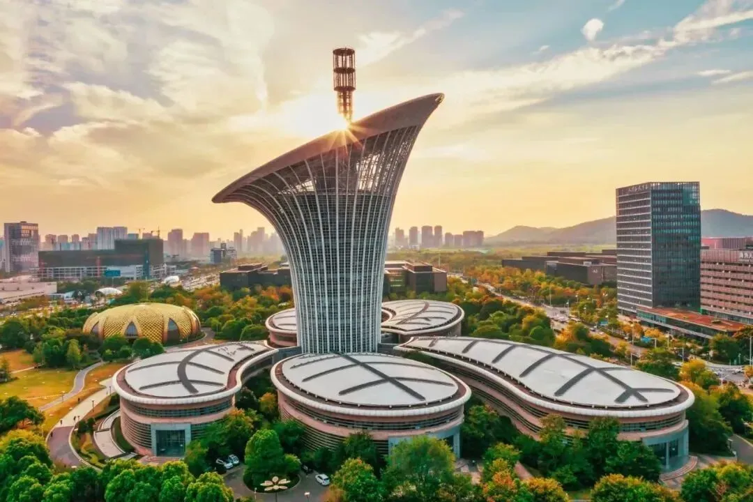 一束光激活一个产业集群 资本市场闪耀“光谷板块”