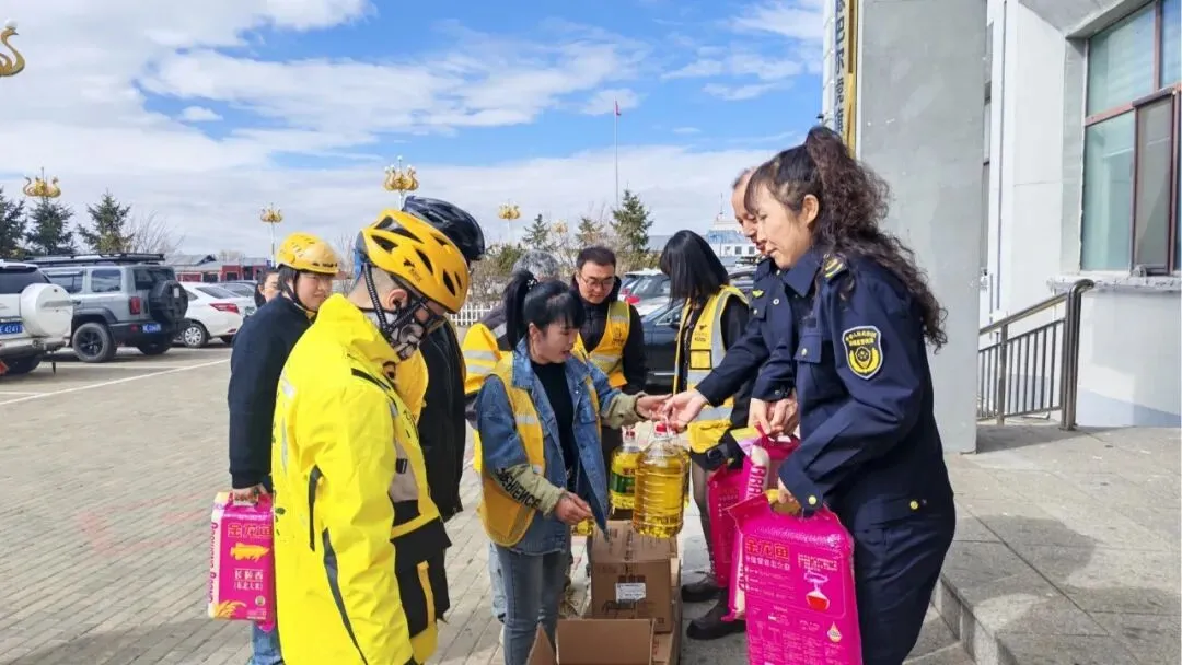 陈巴尔虎旗市场监督管理局开展外卖骑手关爱与网络餐饮食品安全共治活动