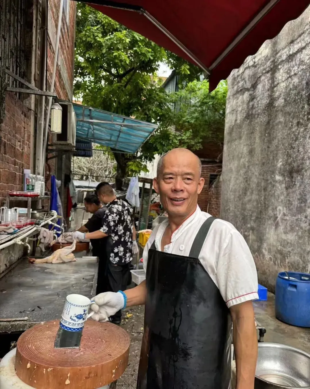 反向营销、真诚压倒套路:老莫鸡煲爆火背后的企业管理智慧!