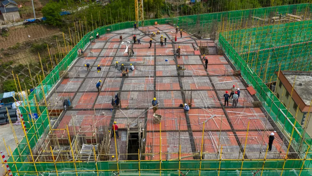 美姑县大型集镇及农产品批发市场项目建设提速 施工现场掀起施工热潮