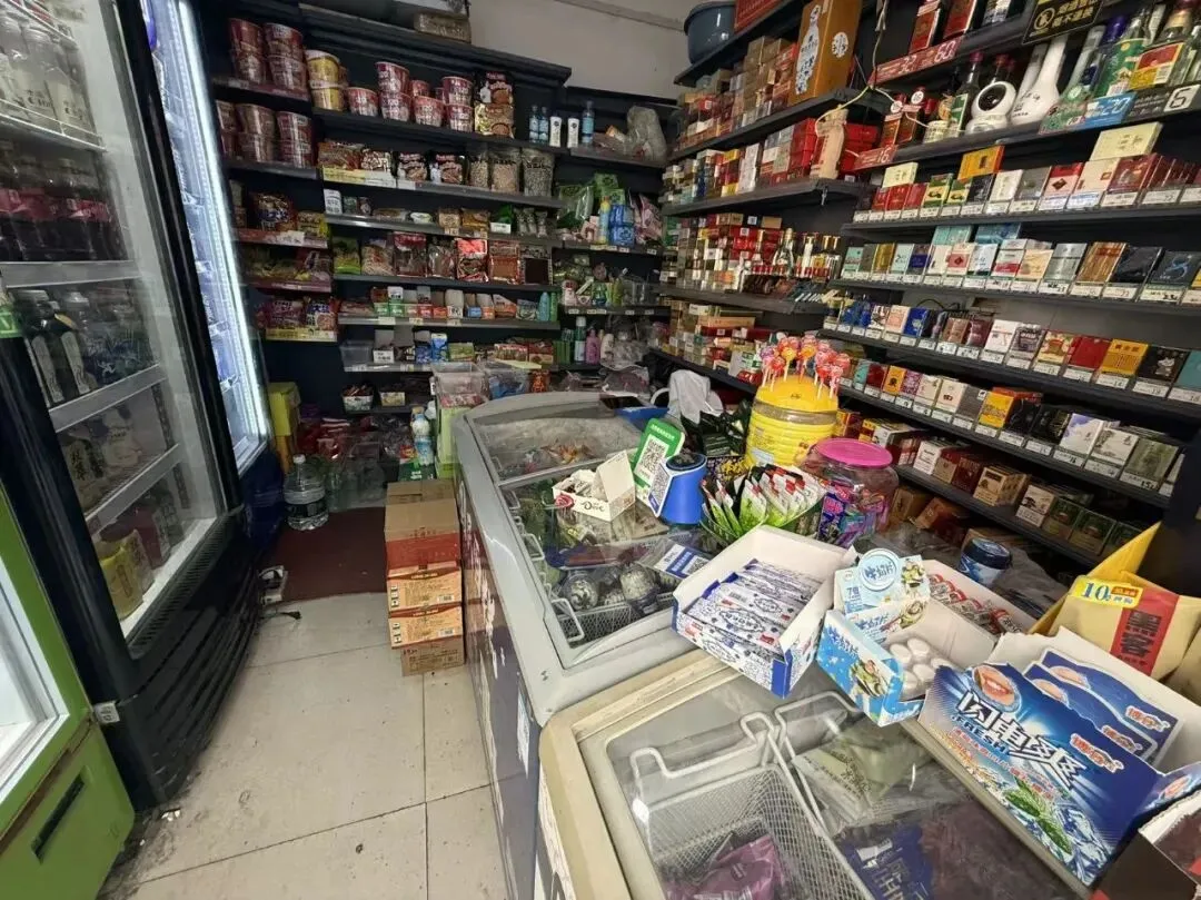 师院十二里河综合市场对面便利店转让 带烟证