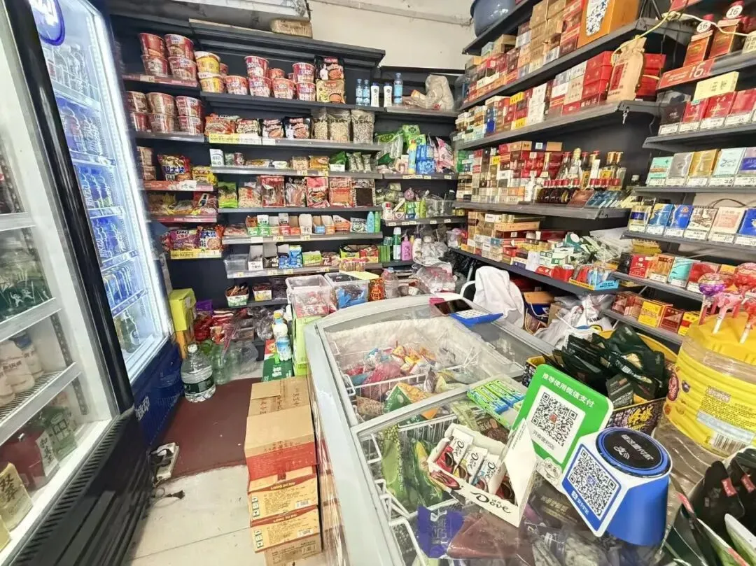 师院十二里河综合市场对面便利店转让 带烟证