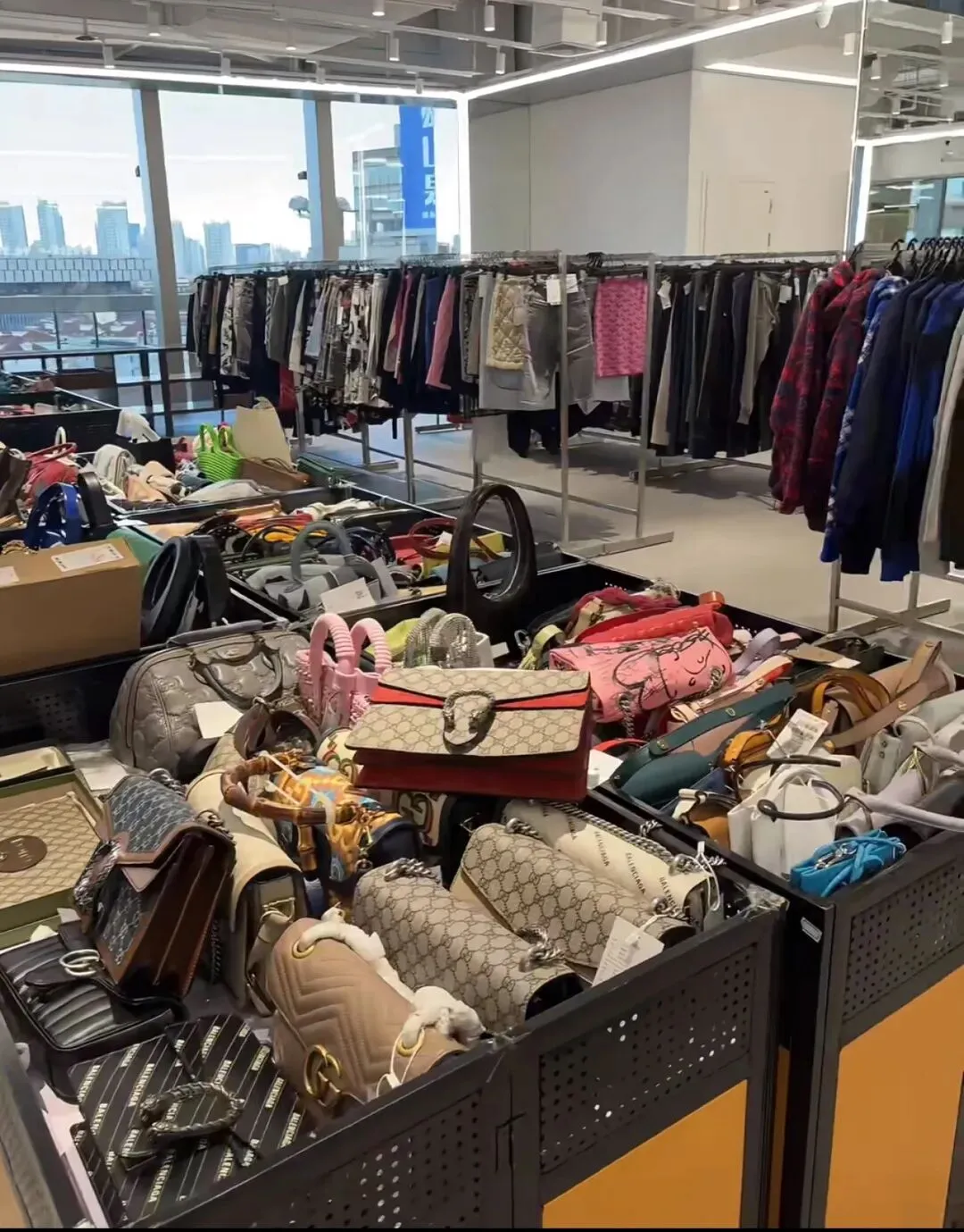 古驰暴跌+开云转型!中国市场成奢侈品救世主,行业窗口期已打开