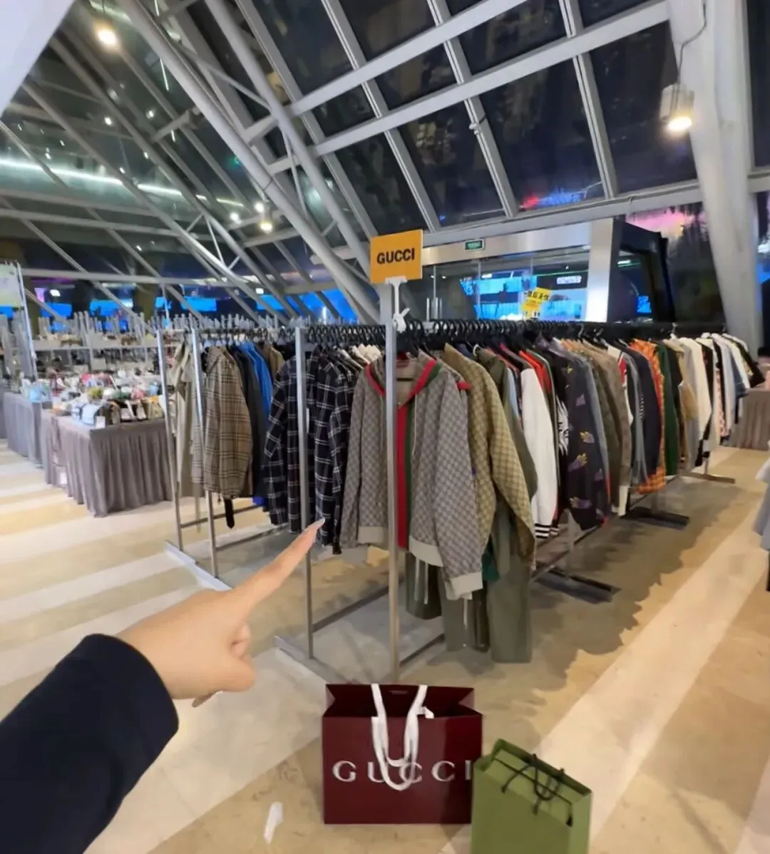 古驰暴跌+开云转型!中国市场成奢侈品救世主,行业窗口期已打开