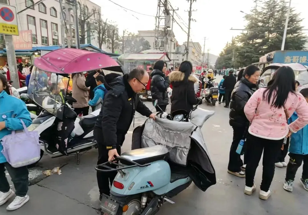 淅川存在近15年的“马路市场”金河菜市场全部拆除!